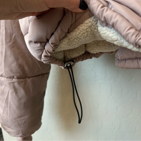 HOT DEAL! BDG sherpa lining puffer jacket, blush pink, cropped, size S - Picture 13 of 17